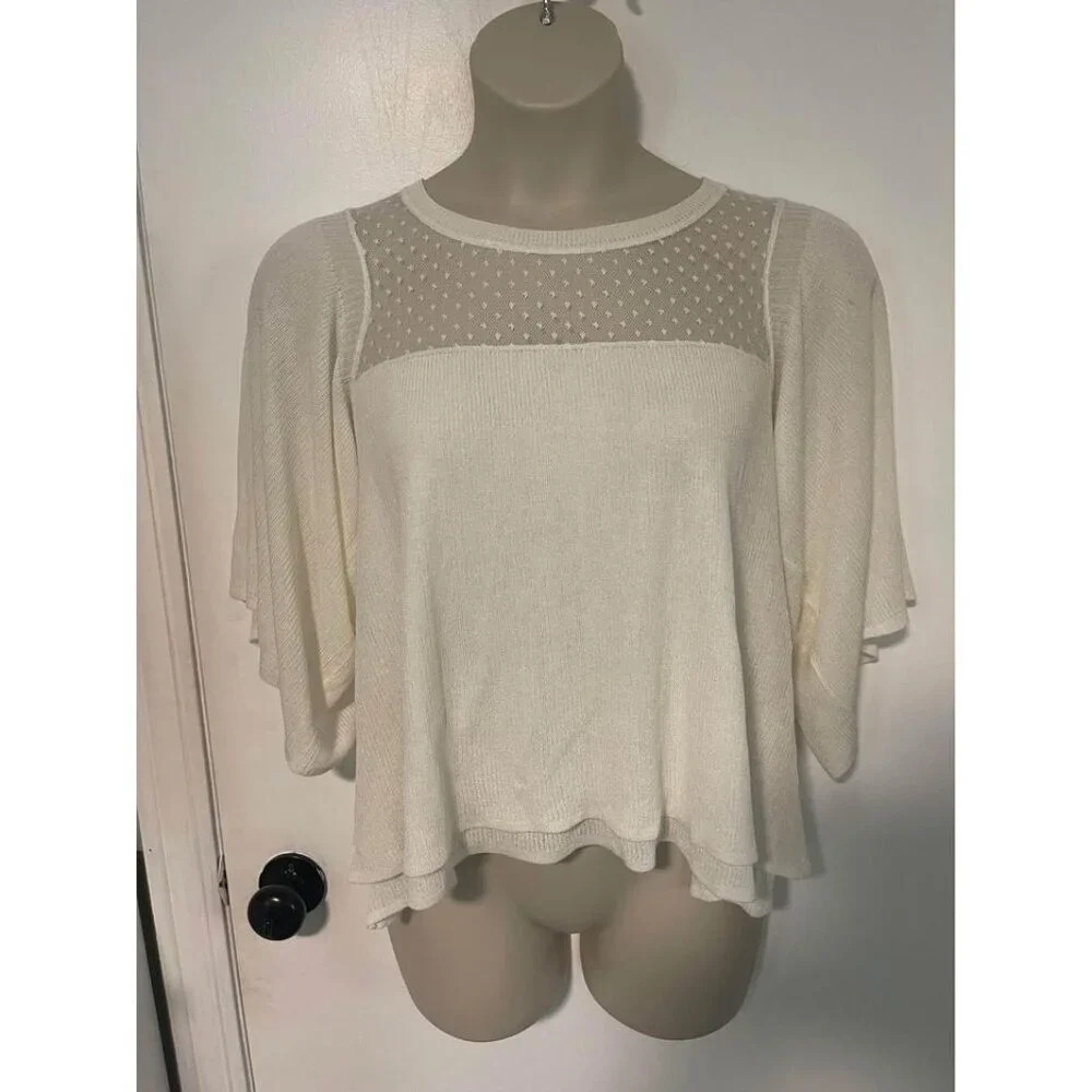 NEW Francesca’s Polka Dot Blouse With Wing Sleeves Size Medium #0272